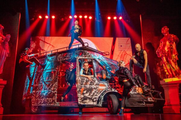 decor scene cabaret